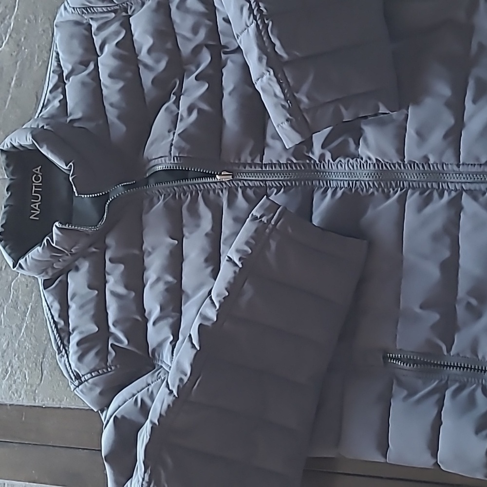 Nautica Woen's reversible Black/Charcoal Puffer Jacket